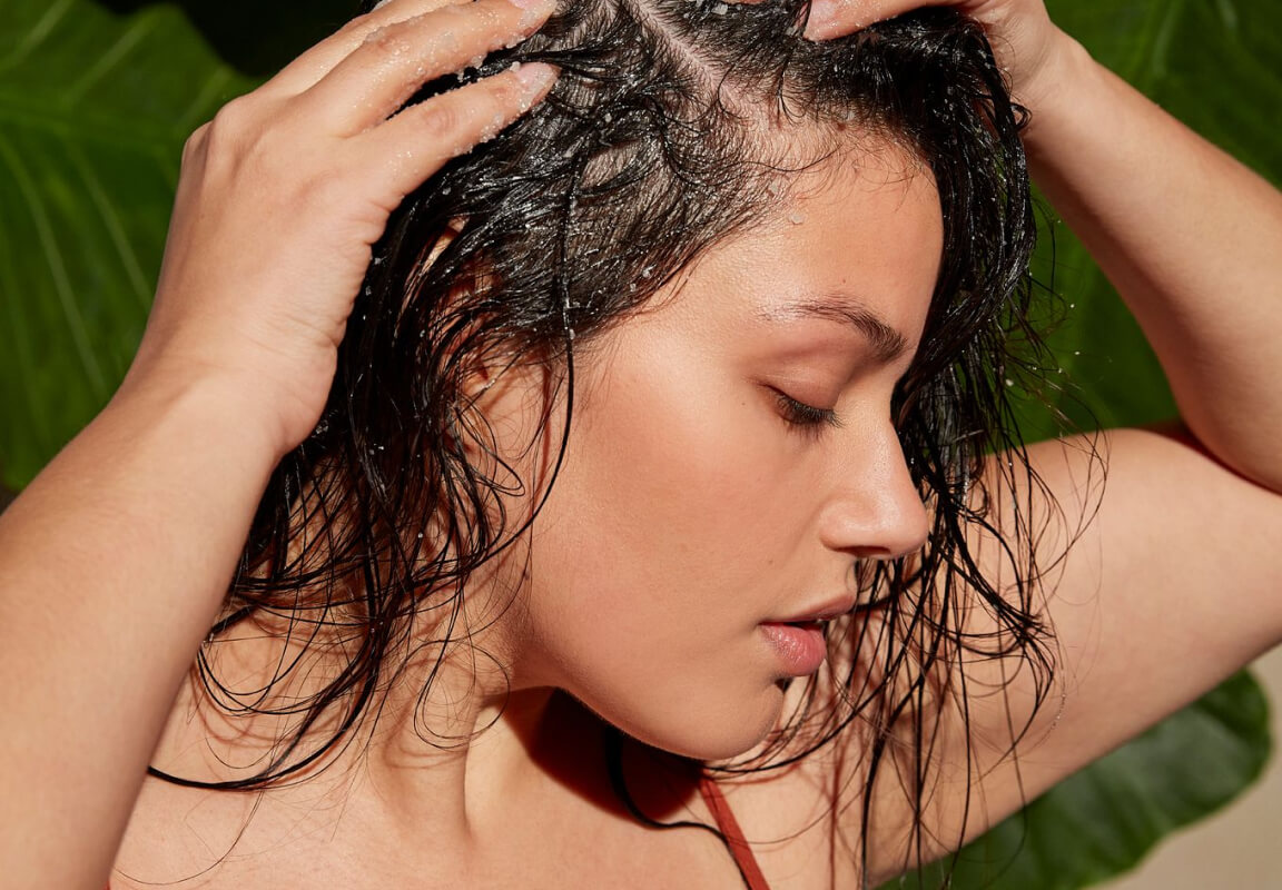 Våra frisörer tipsar – så här skyddar du håret under sommaren