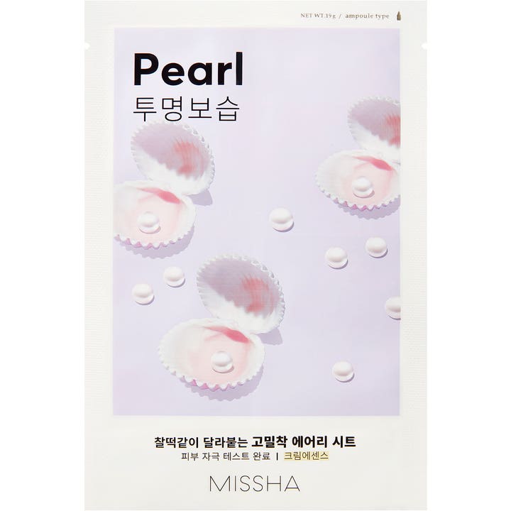 Missha Airy Fit Sheet Pearl 19 g lystergivande pärlmask i vit förpackning med illustrationer av snäckskal