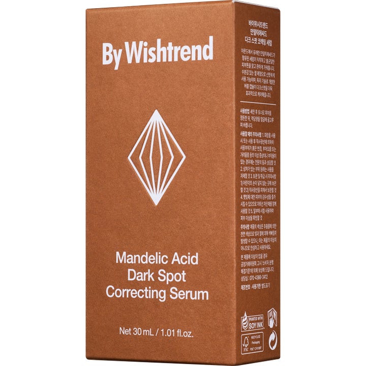 By Wishtrend Mandelic Acid Dark Spot Correcting Serum 30 ml i en brun ytterförpackning som motverkar mörka fläckar