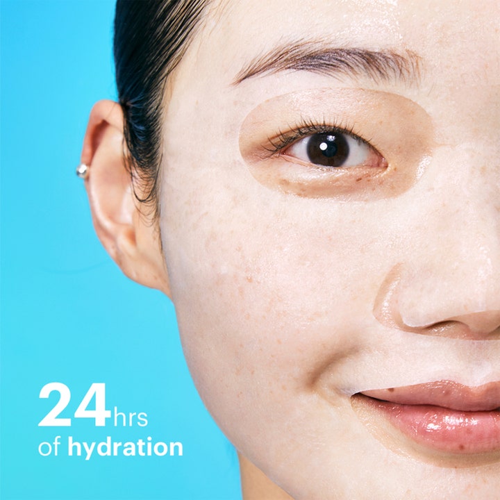 Dr.Jart+ Dermask Vital Hydra Solution Pro 26 g dermask pro återfuktande sheet mask på person med text 24hrs of hydration
