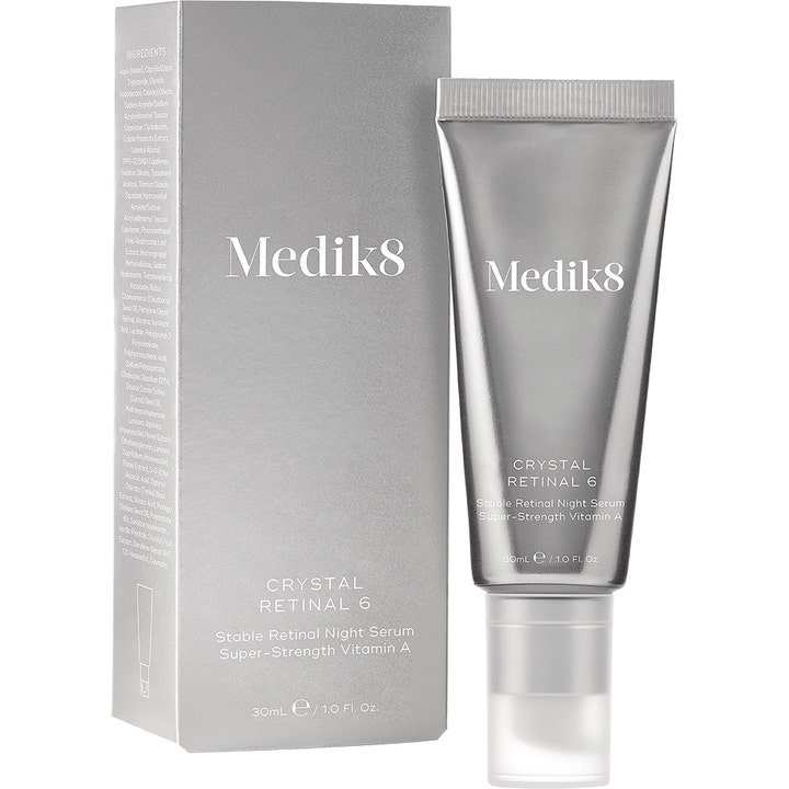 Medik8 Crystal Retinal 6 Serum 30 ml nattserum med vitamin A i en silverfärgad tub och matchande ytterförpackning.
