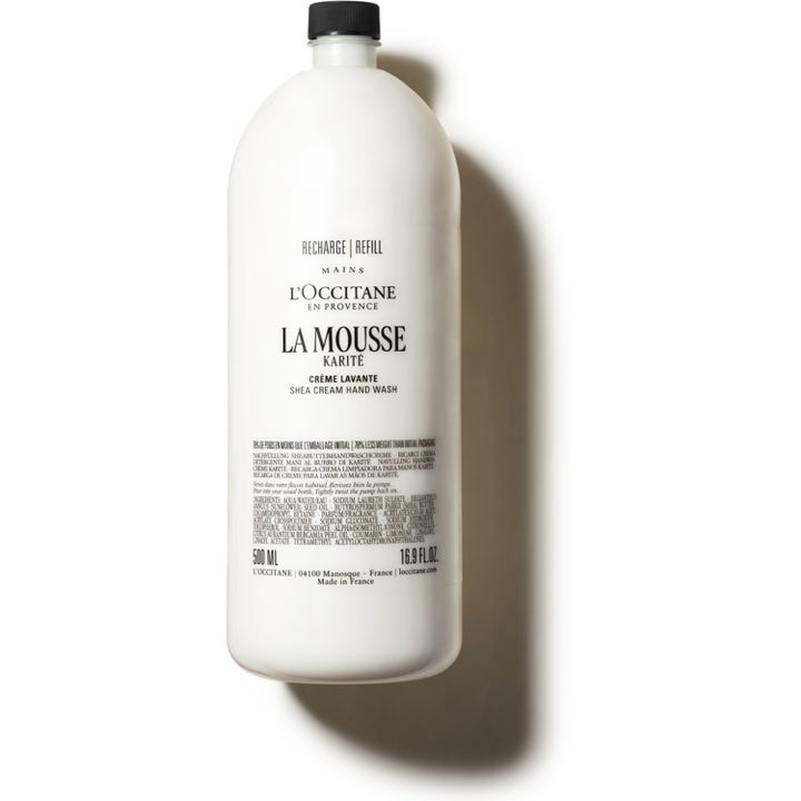 L'Occitane La Mousse Karité 500 ml mjukgörande handtvål i vit påfyllningsflaska med svart kork