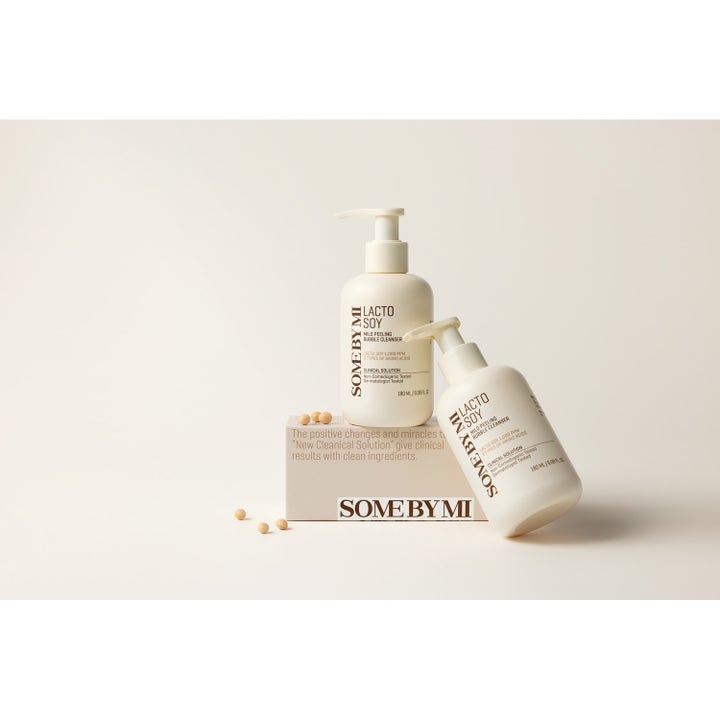 Some By Mi Lactosoy Mild Bubble Peeling Cleanser 180 ml aminosyra ansiktspeeling i vita pumpflaskor med sojabönor