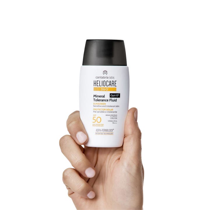 Heliocare Mineral Tolerance Fluid 50 ml bredspektrum solskydd känslig hud med en beige cirkulär krämig textur