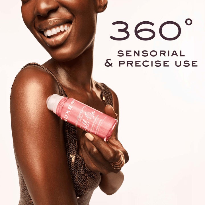 Nuxe Huile Prodigieuse Or Florale Roll-On 60 ml skimrande torrolja ger lyster och appliceras precist på huden.