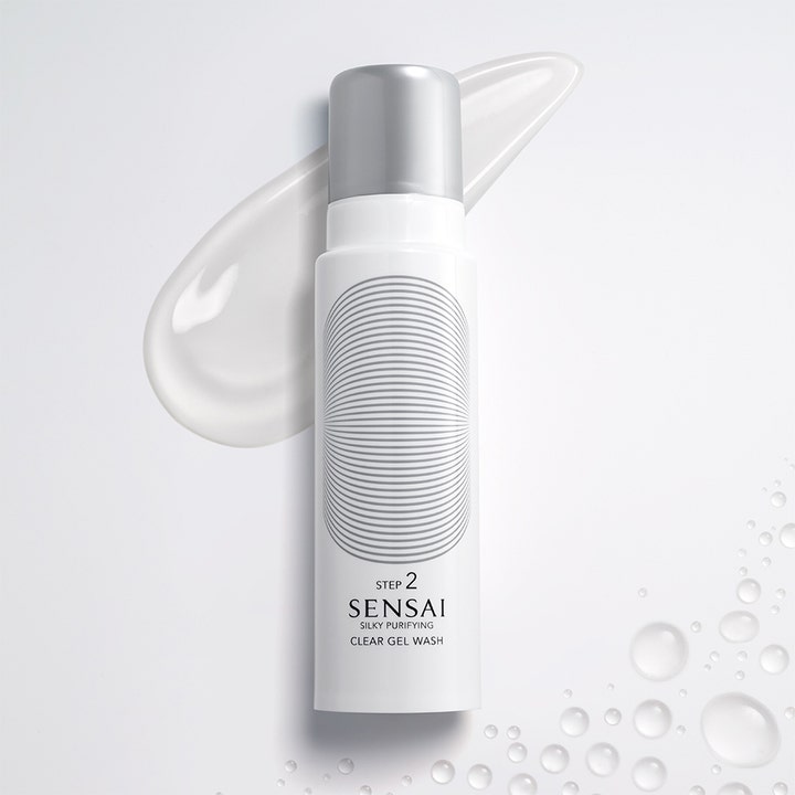 Sensai Silky Purifying Clear Gel Wash 145 ml clear gel rengöring i vit flaska med silverkork och genomskinlig geltextur.