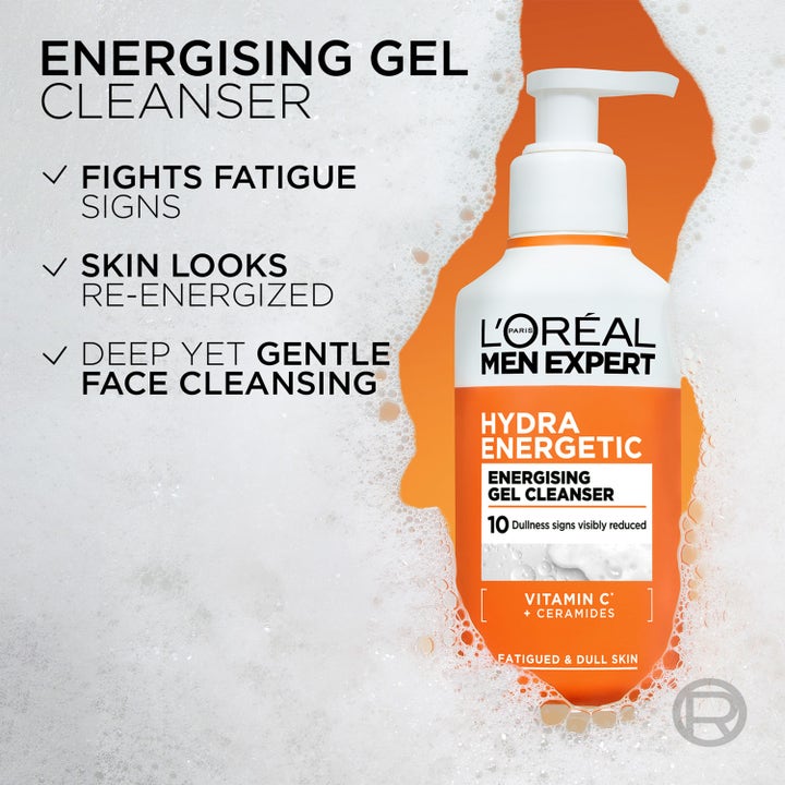 L'Oréal Paris Men Expert Hydra Energetic Vitamin C Cleanser 260 ml ansiktsrengöring i orange flaska bland vitt lödder.