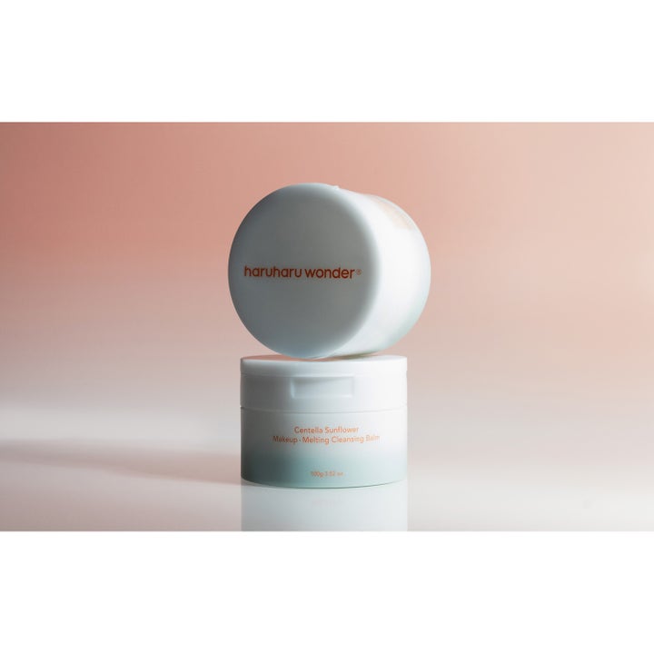 haruharu wonder Centella Sunflower Makeup-Melting Cleansing Balm 100 g centella ansiktsrengöring i staplade vita burkar.