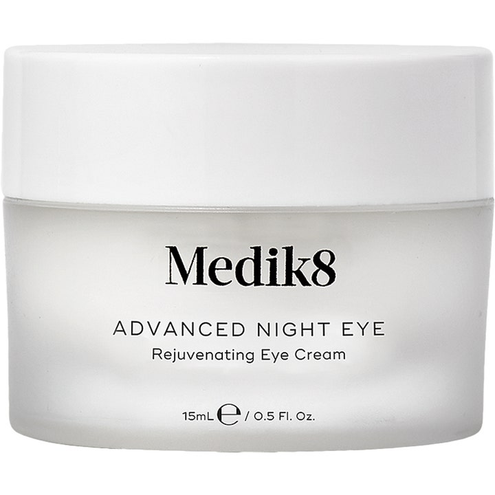 Medik8 Advanced Night Eye 15ml antiaging ögonkräm natt i en frostad glasburk med vitt lock som återfuktar huden.