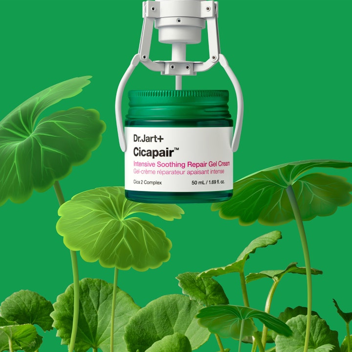 Dr.Jart+ Cicapair Intensive Soothing Repair Gel Cream 50 ml lugnande centella gel cream i grön burk bland centellablad.