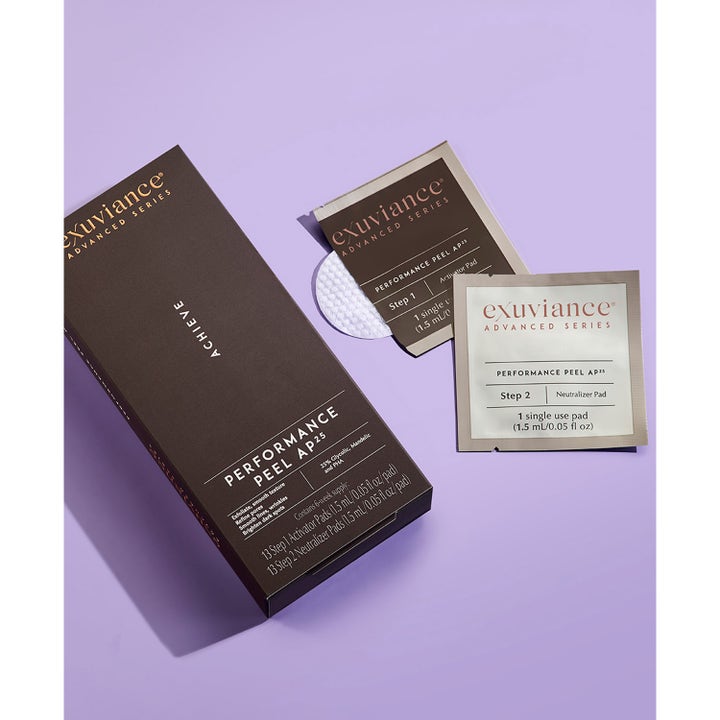 Exuviance Performance Peel AP 25 26 pads AHA peeling pads för hudförnyelse i dospåsar med en texturerad pad.