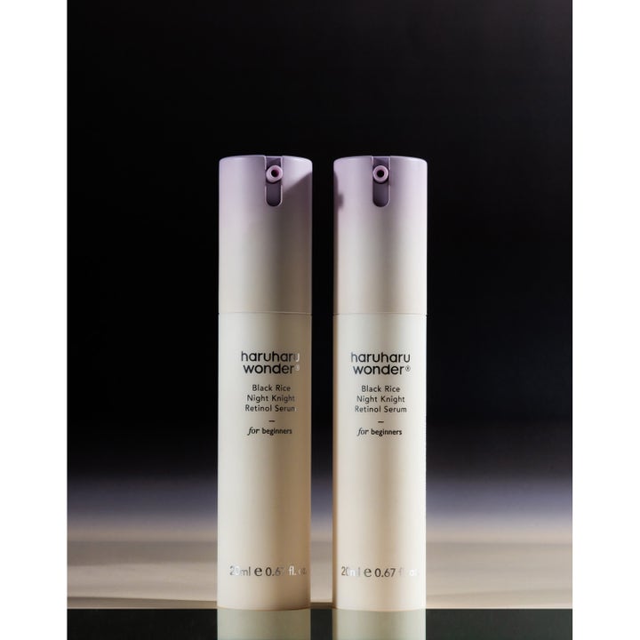 haruharu wonder Black Rice Night Knight Retinol Serum 20 ml retinolserum i beige pumpflaskor med lila detaljer