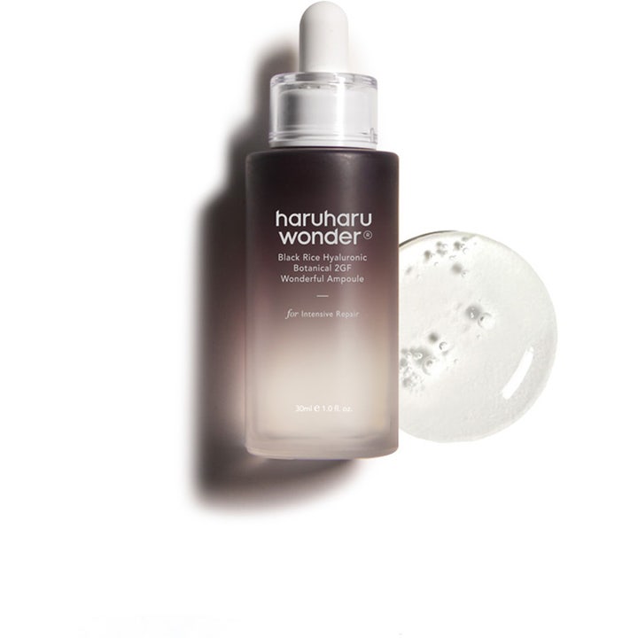 haruharu wonder Black Rice Hyaluronic 2GF Ampoule 30 ml är en svart ris ampull i frostat glas med bubblig klar textur.