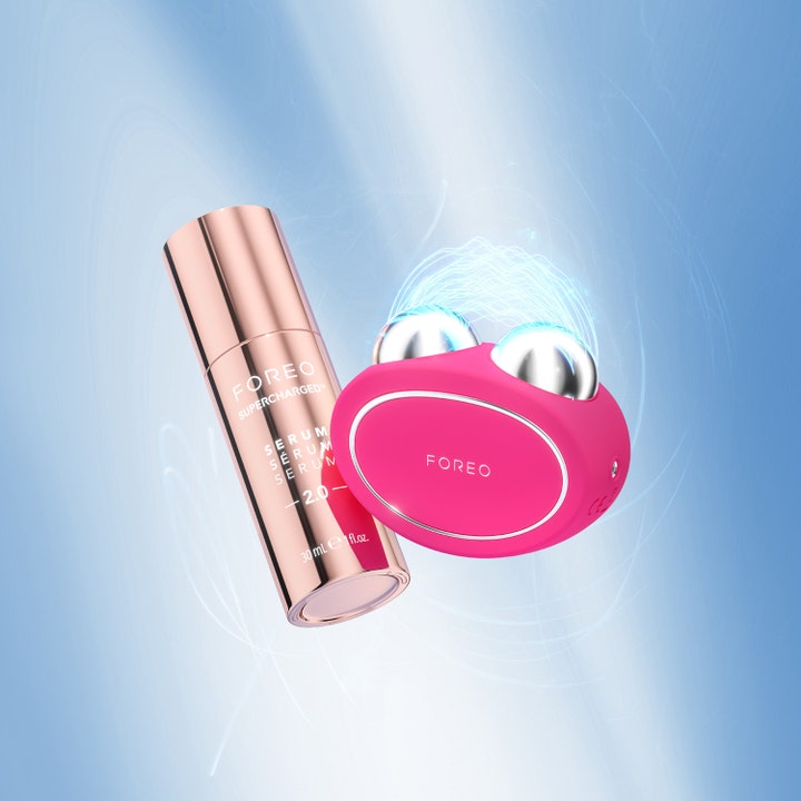 FOREO BEAR 2 Fuchsia 1 st ger ansiktslyft utan kirurgi hemma med mikroström och tillhörande serum i roseguld.