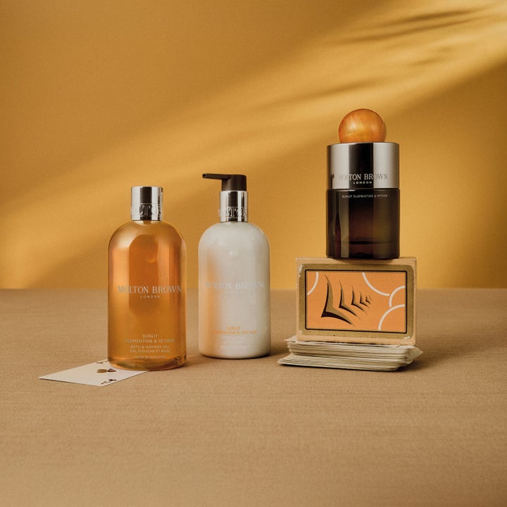 Molton Brown Sunlit Clementine & Vetiver 300 ml duschtvål citrus i varmt solljus med vetiver och spelkort