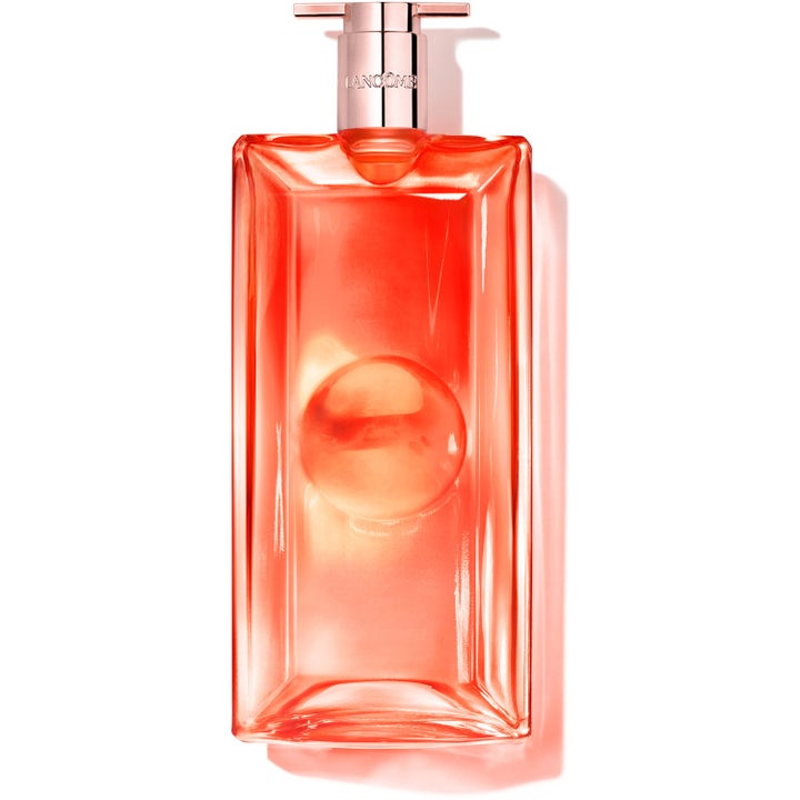 Lancôme Idôle Peach’N Roses 50 ml parfym dam i en smal persikofärgad glasflaska med roséguldfärgad kork