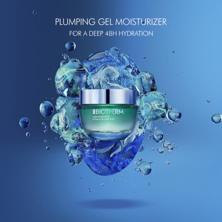 Biotherm Aquasource Hyalu Plump Gel 50 ml återfuktande aquasource fuktkräm i grön glasburk omgiven av vattenstänk.