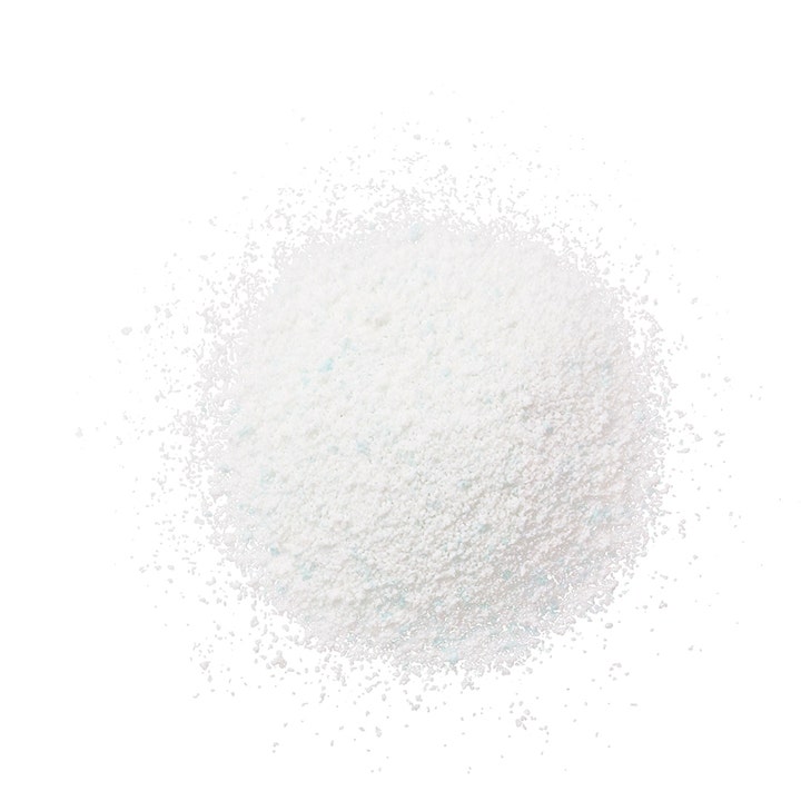 Sensai Silky Purifying Silk Peeling Powder 40 g ger djuprengöring ansikte genom ett fint vitt och ljusblått peeling powder.