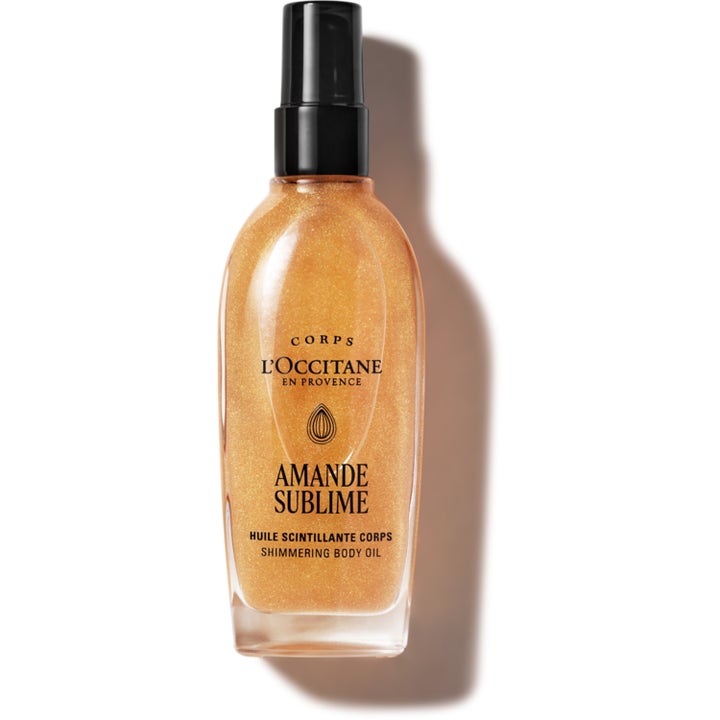 L'Occitane Amande Sublime 100ml lystergivande kroppsolja ger glow med gyllene skimmer i en genomskinlig glasflaska.