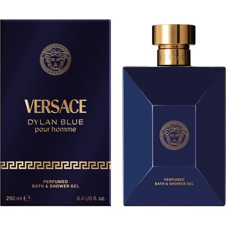 Versace Dylan Blue 250 ml aromatisk duschgel i mörkblå rektangulär flaska med ikonisk guldfärgad Medusa-logotyp.