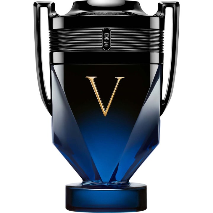 Rabanne Invictus Victory Elixir 100 ml herrparfym i troféformad flaska av mörkblått glas med ett gyllene V