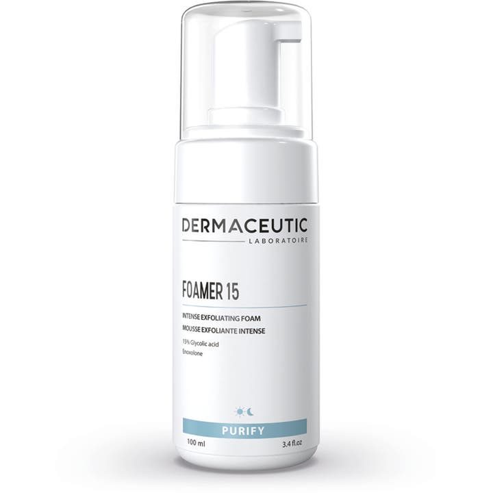 Dermaceutic Foamer 15 100 ml dermatologisk rengöring glykolsyra i en vit pumpflaska med genomskinligt lock.