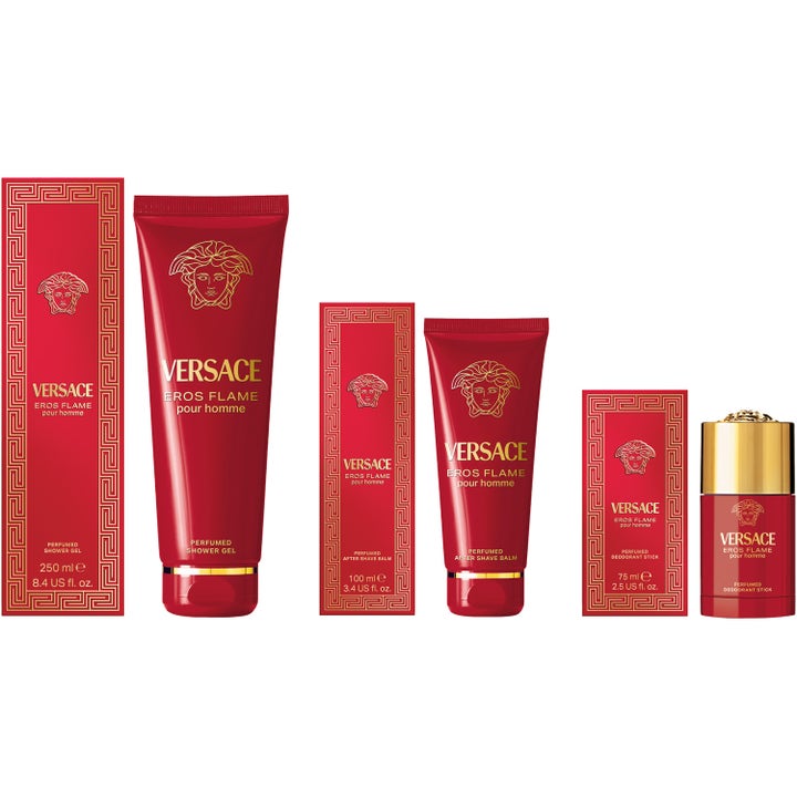 Versace Eros Flame Shower Gel 250 ml parfymduschtvål i röd tub bredvid matchande ask och andra produkter