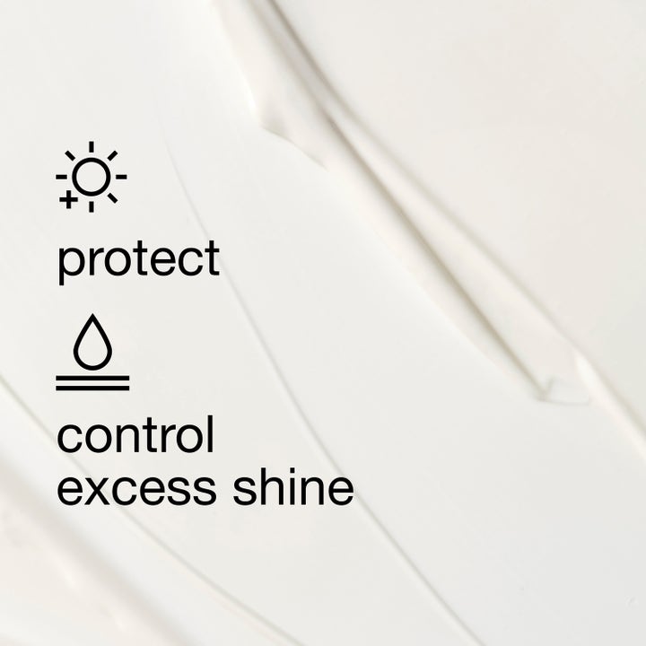 Clinique UV Solutions Mattifying Sunscreen SPF 50 40 ml mattande solkräm med krämig vit textur som ger glansfri hy.