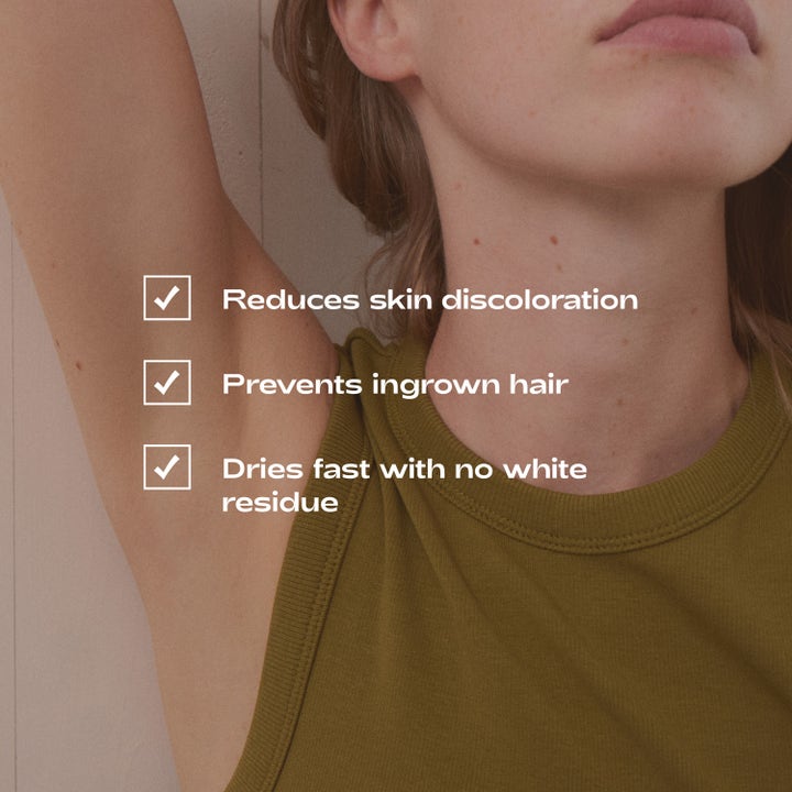 Bodyologist Pure Protection AHA Roll-on Deodorant 50 ml minskar missfärgningar och inåtväxta hårstrån i livsstilsbild.