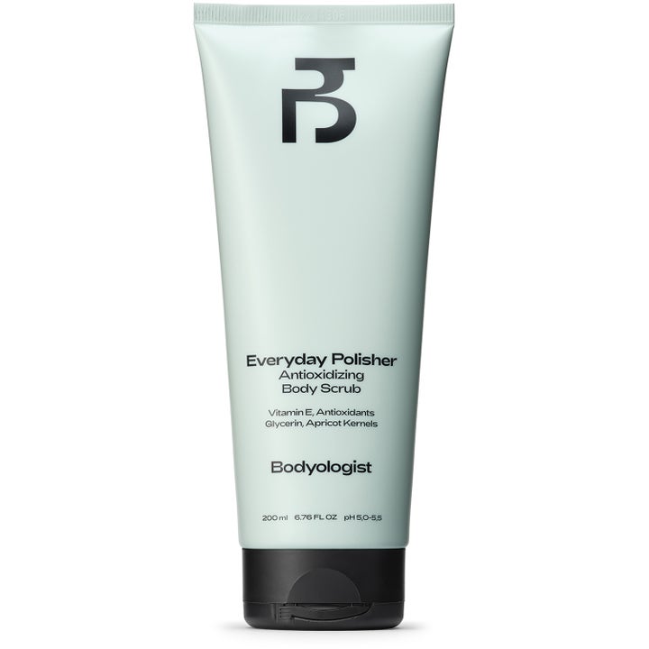 Bodyologist Everyday Polisher 200 ml exfolierande kroppsskrubb i ljusblå tub med svart lock som ger lyster.