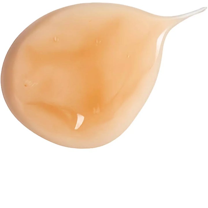 Verso N°1 Daily Facial Cleanser 120 ml ansiktsrengöring visar en mjukt persikofärgad och genomskinlig gel.