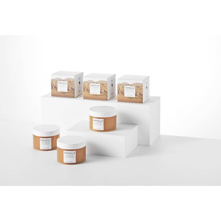 SKIN1004 Madagascar Centella Quick Calming Pad 130 ml centella K-beauty cica pad i bruna burkar och vita askar.