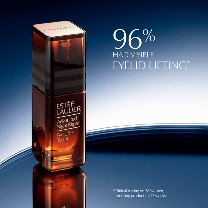 Estée Lauder Advanced Night Repair Eye Lift + Sculpt 15 ml ögonserum i brun flaska med text om 96 % synligt lyft.