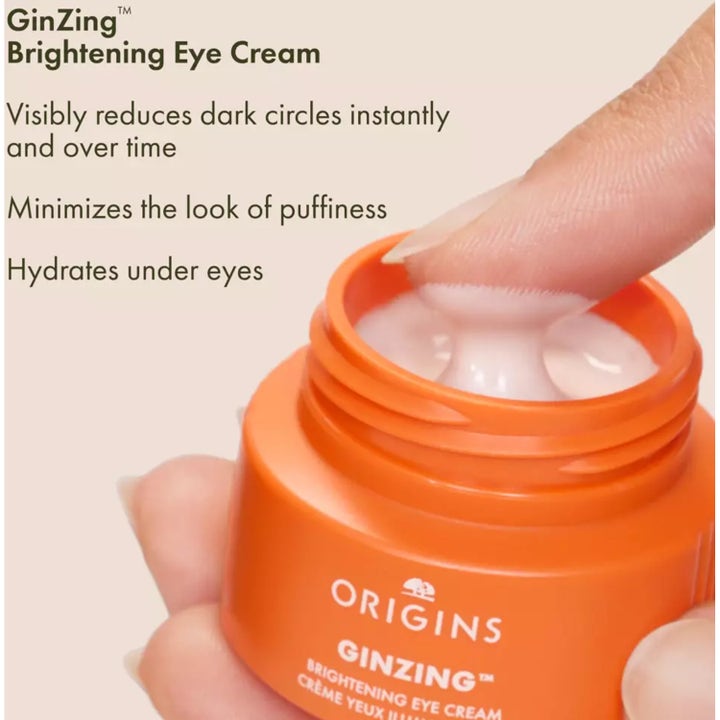 Origins GinZing Brightening Eye Cream reducerar mörka ringar med krämig textur i en orange burk.