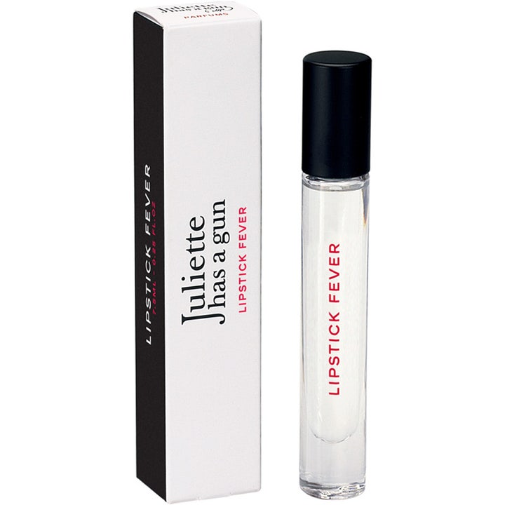 Juliette has a gun Lipstick Fever 7,5 ml hallon parfym i en långsmal glasflaska med svart lock och vit ytterbox