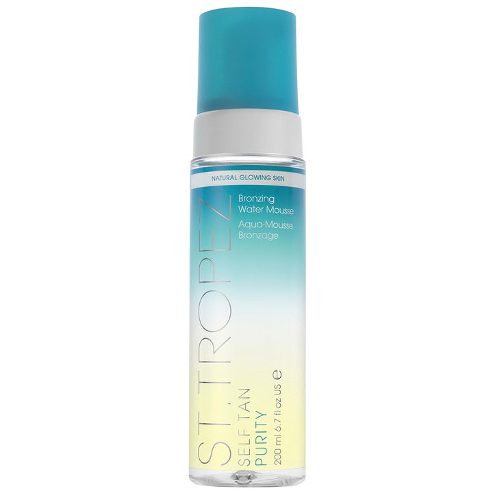 St Tropez Self Tan Purity 200 ml vattenmousse ger lyster i en genomskinlig flaska med blått lock
