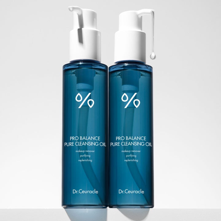 Dr. Ceuracle Pro Balance Pure Cleansing Oil 155 ml rengöringsolja i två blå transparenta flaskor med vita pumpar.