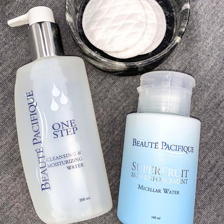 Beauté Pacifique One Step 200 ml allt-i-ett ansiktsvatten rengöring i frostad pumpflaska med bomullspads.