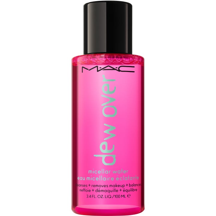 MAC Dew Over Micellar Water 100 ml rengörande micellärvatten som balanserar huden i en klar rosa flaska med svart lock.
