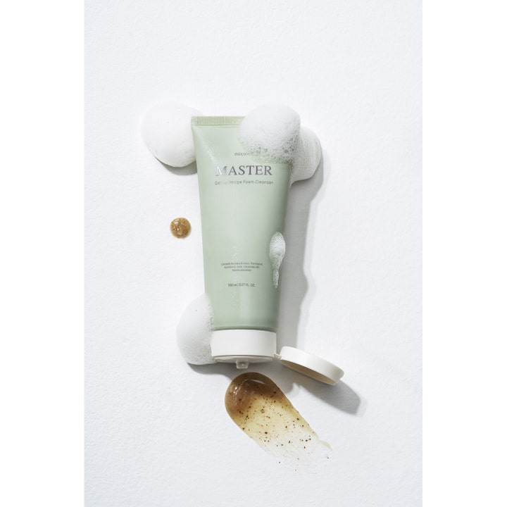 Mixsoon Master Gentle Recipe Foam Cleanser 150 ml koreansk skonsam ansiktsrengöring i ljusgrön tub med kornig gel och skum.
