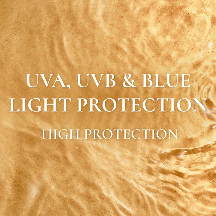 Nuxe Sun-Kissed Fluid Spf 30 40 ml solkräm ger skydd mot UVA UVB och blått ljus över en gyllene vattenyta