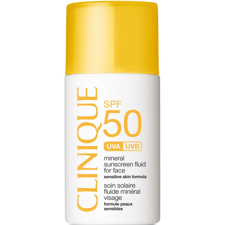 Clinique SPF 50 Mineral Sunscreen Fluid for Face solskydd som skyddar känslig hy i vit flaska med gult lock