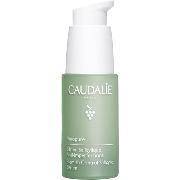 Caudalie Vinopure Blemish Control Salicylic Serum 30ml mot orenheter i en grön frostad glasflaska med vit pump