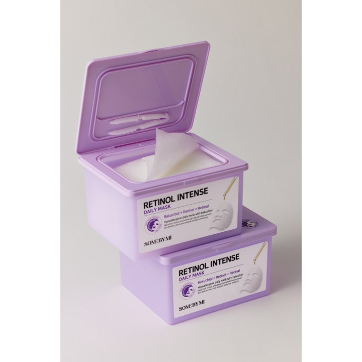 Some By Mi Retinol Intense Daily Mask 30 st återfuktande retinol ansiktsmask i lila box med arkmasker och pincett.
