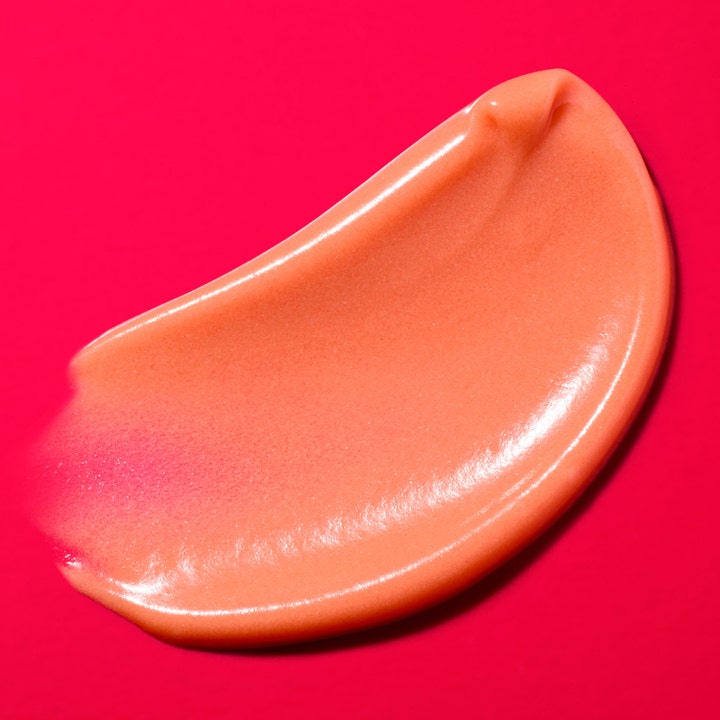 Nuxe Merveillance Lift Glow 50 ml uppstramande kräm ansikte visar en len persikofärgad textur med lyster.