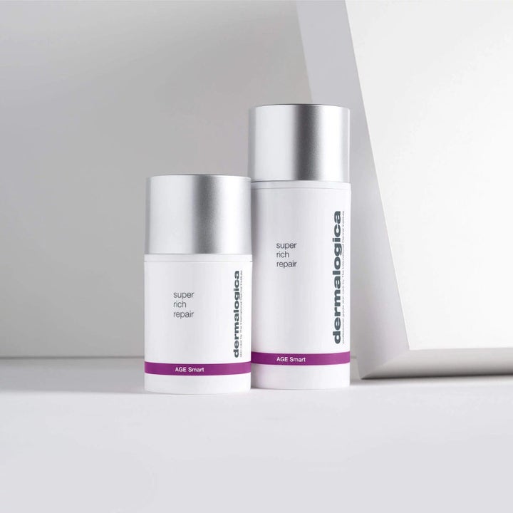 Dermalogica AGE smart Duo Super Rich Repair närande ansiktskräm i två vita flaskor med silverlock.