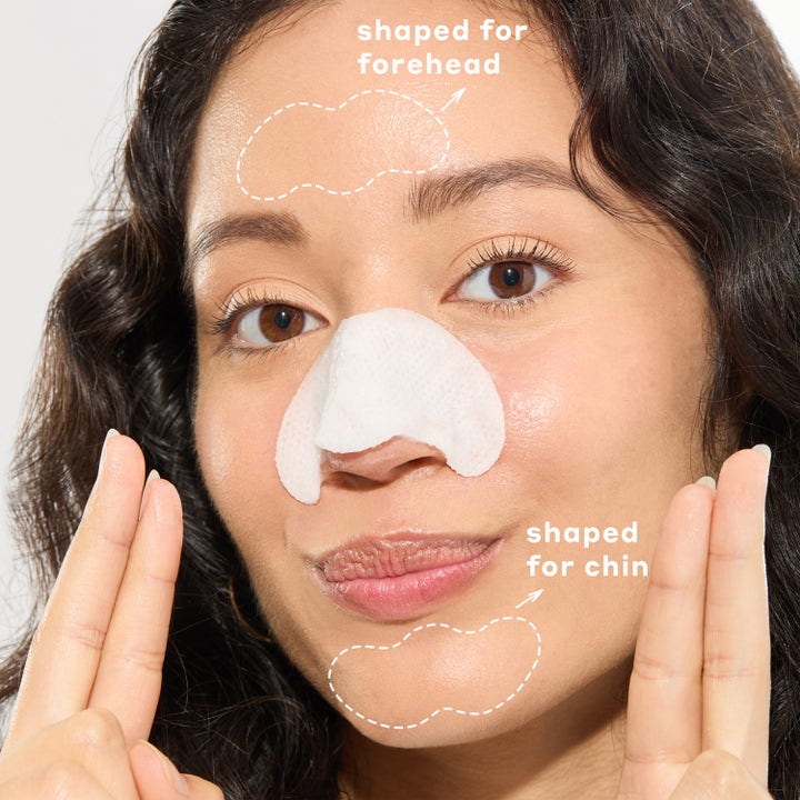 Mario Badescu 2-In-1 Deep Cleansing Pore Strip 6 st djuprengörande strips på en kvinna som visar passform