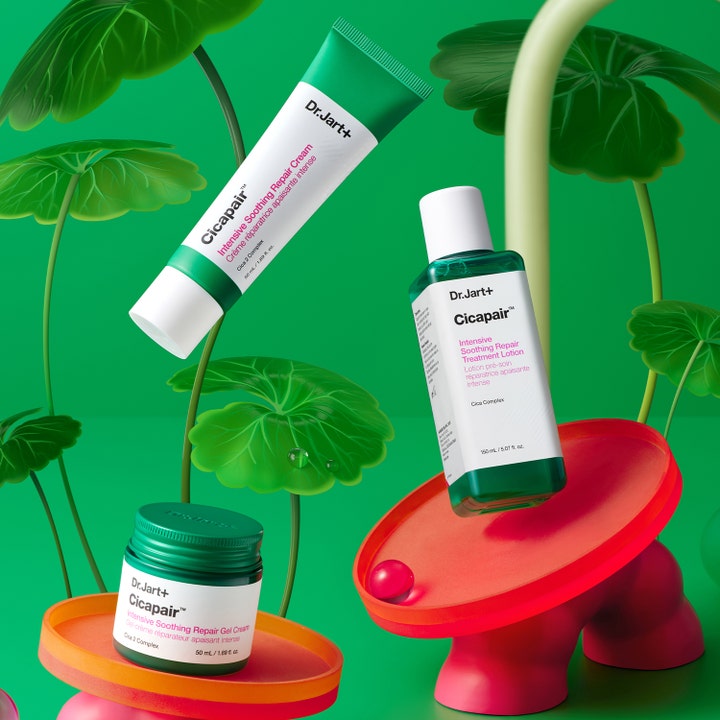 Dr.Jart+ Cicapair Intensive Soothing Repair Cream 50 ml intensiv reparationskräm för känslig hy i tub bland gröna blad