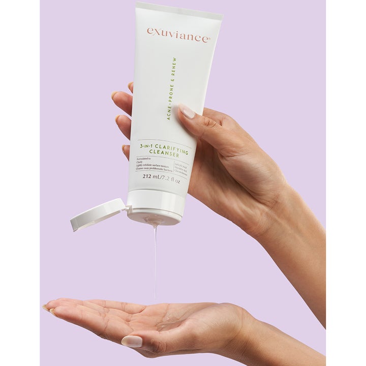 Exuviance 3-1 Clarifying Cleanser 212 ml 3 i 1 exfoliering ansikte i vit tub som appliceras som genomskinlig gel i handen