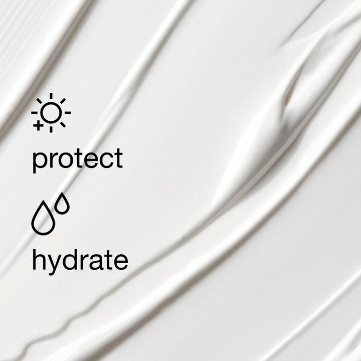 Clinique UV Solutions Hydrating Sunscreen SPF 50 40 ml återfuktande solkräm i krämig vit textur med texten protect och hydrate.